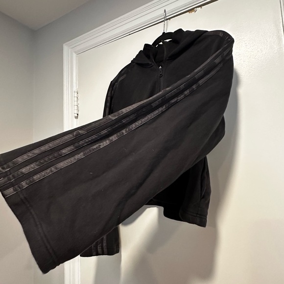 Women’s Medium Adidas Black Cropped extra Wide Sleeve Three Camo Stripe Hoodie. - Picture 12 of 16